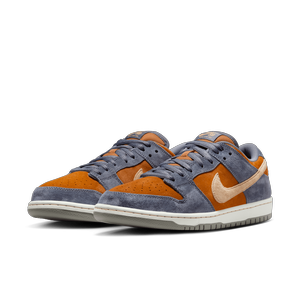 SB Dunk Low Pro Light Carbon / Sesame-Monarch / Summit White